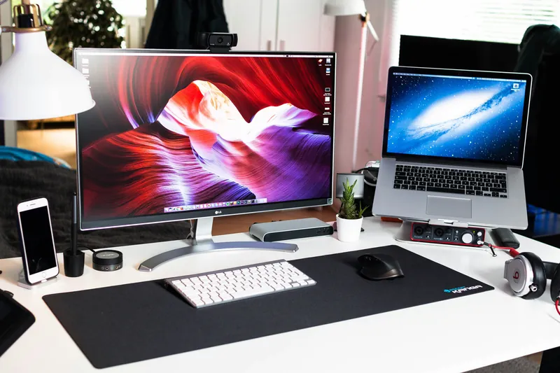 Computer desktops, laptops and IT hardware