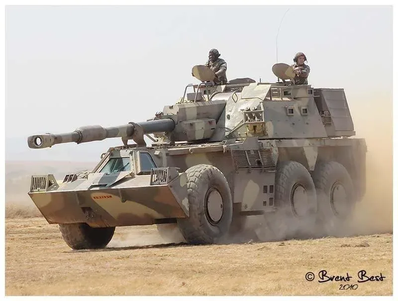 Self-propelled howitzer in field exercise